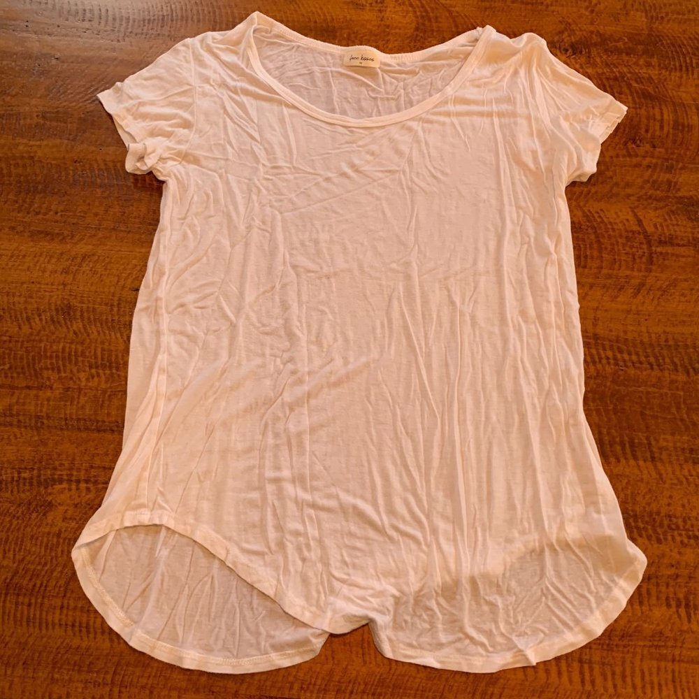 ⛱️Free Kisses - White Scoop Neck Top - M